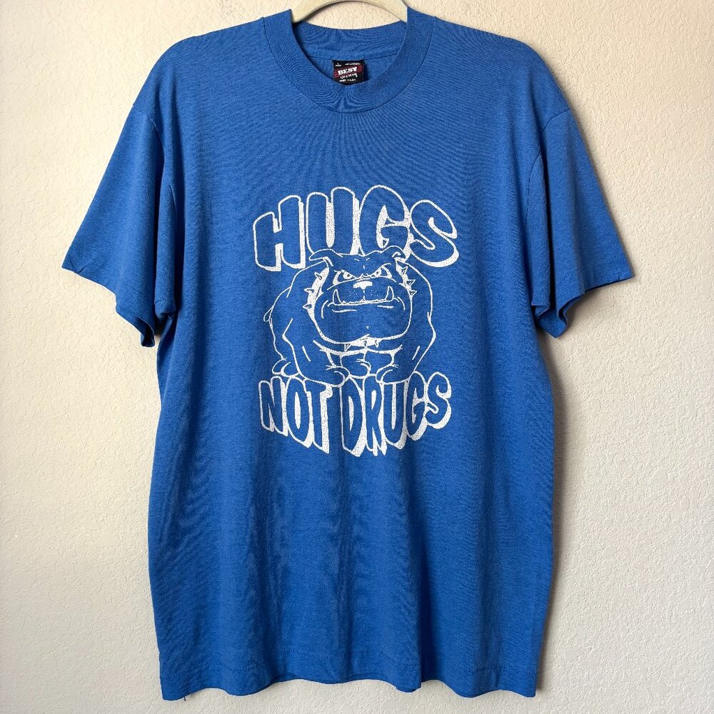 Vintage Fruit of the Loom BEST Single Stitch Hugs not Drugs Graphic Men's Shirt